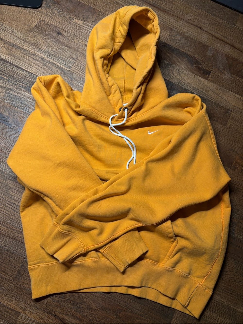 Nike Men’s Orange Hooded Sweatshirt – Classic Swoosh. Thick material